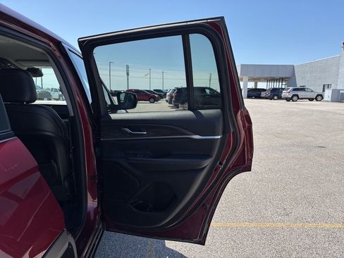 Used 2023 Jeep Grand Cherokee Limited AWD/4WD image 15