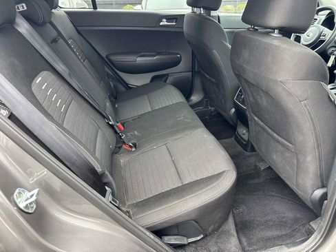 Used 2018 Kia Sportage LX image 9