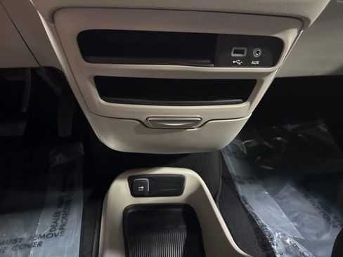 Used 2020 Chrysler Voyager LX FWD image 21