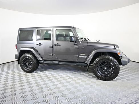 Used 2014 Jeep Wrangler Unlimited Sahara w/ Connectivity Group AWD/4WD image 8
