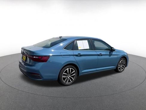 Used 2025 Volkswagen Jetta SE FWD image 15
