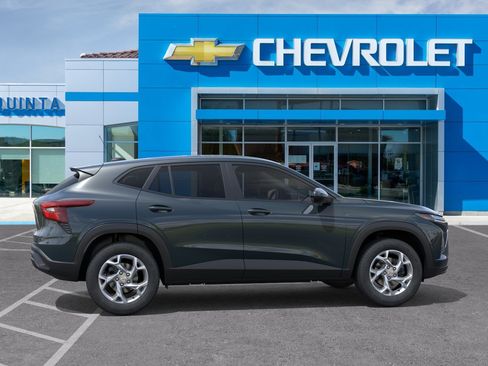 New 2026 Chevrolet Trax LS w/ LS Convenience Package FWD image 5