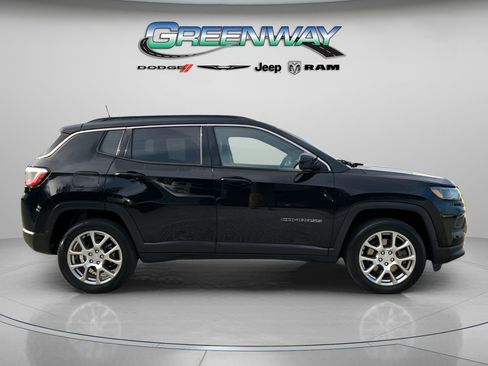 Used 2023 Jeep Compass Latitude image 4