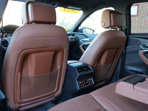 Used 2021 Audi e-tron Premium Plus w/ Premium Plus Package image 13