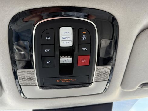 Used 2024 Hyundai Palisade Calligraphy image 17