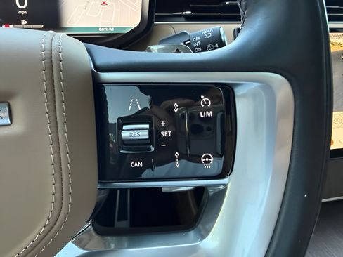 Certified 2025 Land Rover Range Rover SE AWD/4WD image 21
