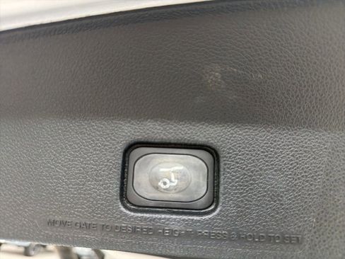 Used 2016 Ford Explorer XLT w/ Equipment Group 202A FWD image 21