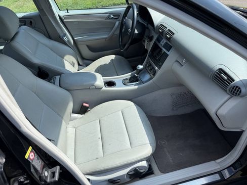 Used 2006 Mercedes-Benz C 230 Sedan w/ Sunroof Pkg image 17