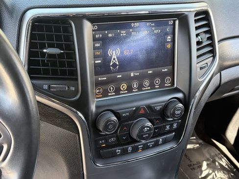 Used 2018 Jeep Grand Cherokee Altitude RWD image 26