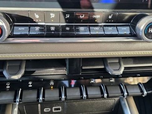 Used 2024 Chevrolet Colorado ZR2 w/ Technology Package image 19