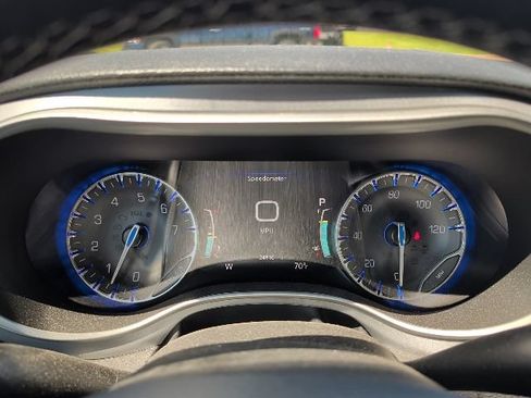 Used 2024 Chrysler Pacifica Touring-L w/ S Appearance Package FWD image 15