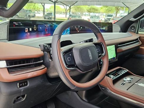 Used 2025 Lincoln Navigator L Reserve image 9