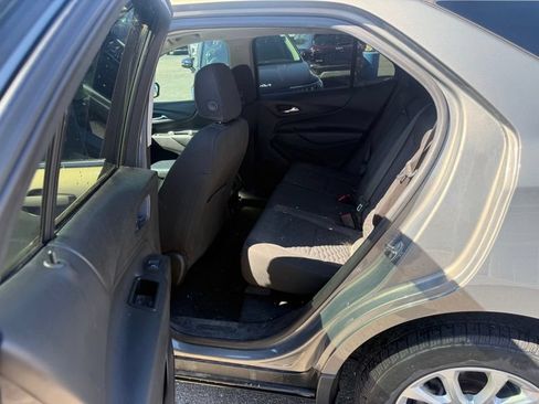 Used 2018 Chevrolet Equinox LT w/ Sun & Infotainment Package AWD/4WD image 9
