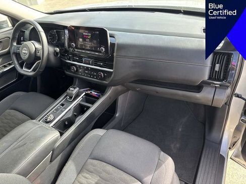 Used 2025 Nissan Pathfinder SV AWD/4WD image 16