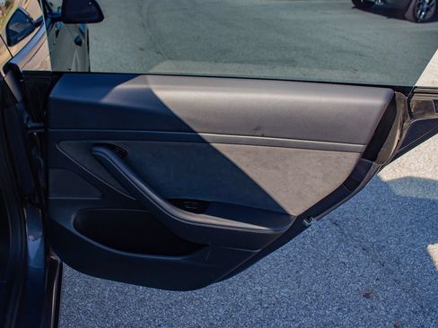 Used 2020 Tesla Model 3 Standard Range Plus RWD image 17