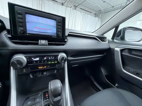 Used 2021 Toyota RAV4 LE FWD image 21
