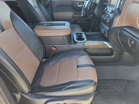 Used 2022 Chevrolet Silverado 2500 High Country w/ Technology Package AWD/4WD image 15
