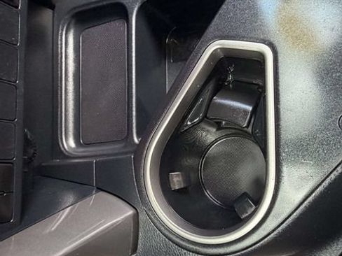 Used 2017 Toyota RAV4 XLE AWD/4WD image 18
