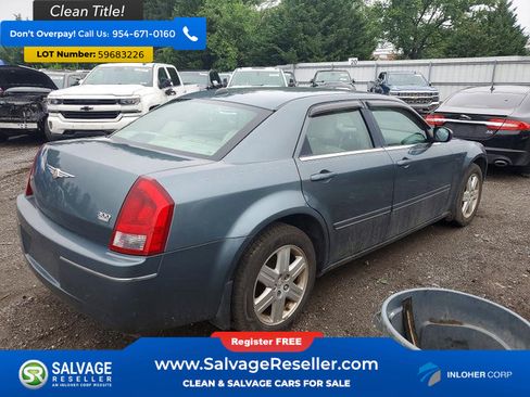 Used 2005 Chrysler 300 Touring w/ Comfort/Convenience Group AWD/4WD image 4
