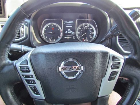 Used 2018 Nissan Titan SV w/ SV Convenience Package image 21