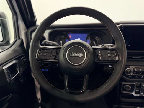 Used 2024 Jeep Wrangler Unlimited w/ Convenience Group AWD/4WD image 15