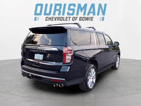 Used 2022 Chevrolet Suburban High Country w/ Premium Package AWD/4WD image 3