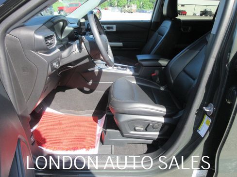 Used 2024 Ford Explorer XLT w/ Equipment Group 202A AWD/4WD image 13