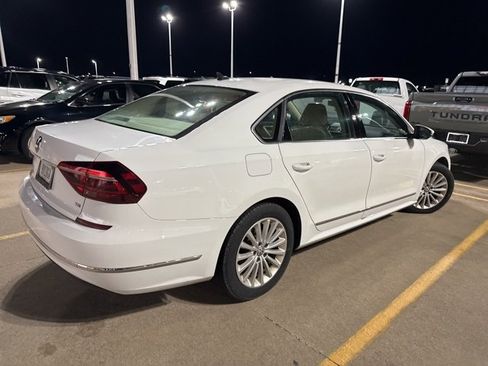 Used 2017 Volkswagen Passat 1.8T SE w/ SE Lighting Package image 9
