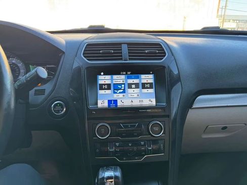Used 2018 Ford Explorer XLT w/ Equipment Group 202A AWD/4WD image 25