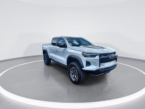 Used 2024 Chevrolet Colorado ZR2 w/ ZR2 Convenience Package III AWD/4WD image 2
