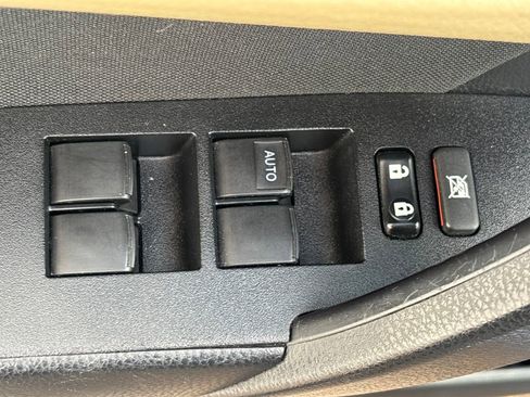 Used 2017 Toyota Corolla LE image 7