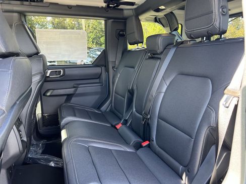 New 2025 Ford Bronco Badlands image 24