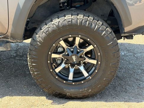 Used 2023 Toyota Tacoma TRD Off-Road w/ TRD Premium Off Road Package AWD/4WD image 4