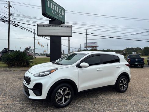 Used 2021 Kia Sportage LX image 1