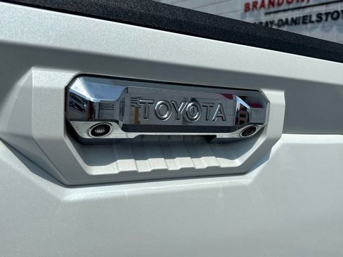 Used 2025 Toyota Tundra Limited AWD/4WD image 36