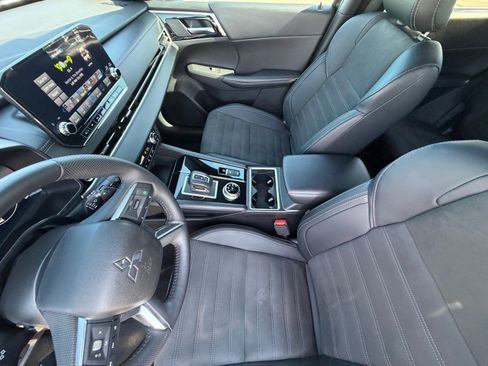 Used 2024 Mitsubishi Outlander FWD image 16