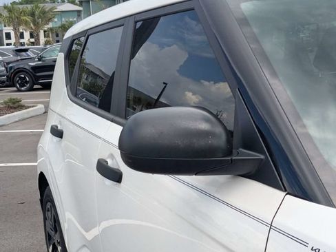 Used 2024 Kia Soul LX FWD image 10