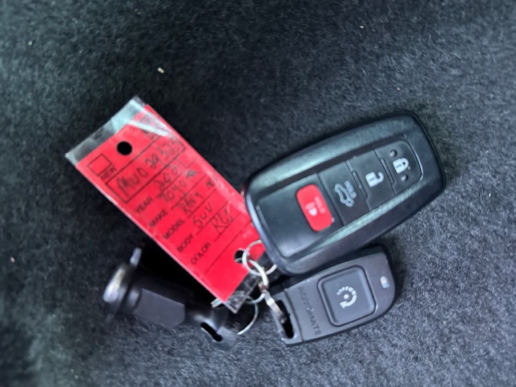 Used 2021 Toyota RAV4 XLE w/ Convenience Package AWD/4WD image 9