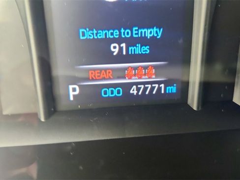 Used 2021 Toyota Venza LE image 17