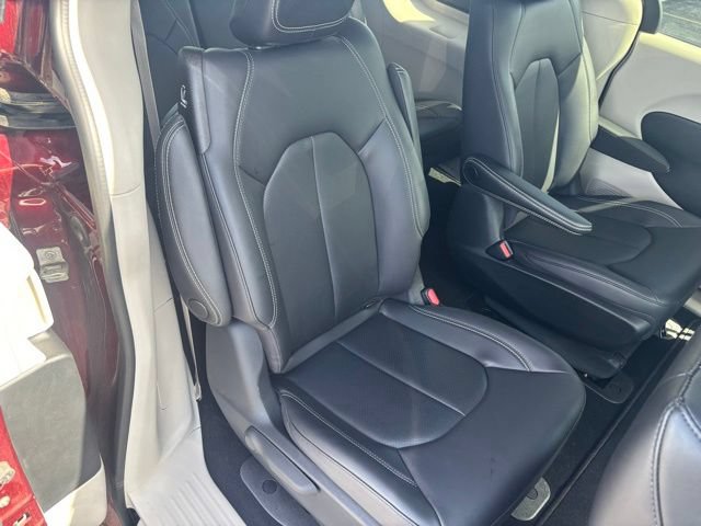 Used 2023 Chrysler Pacifica Touring-L FWD image 22