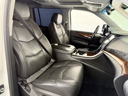 Used 2016 Cadillac Escalade ESV Premium image 35