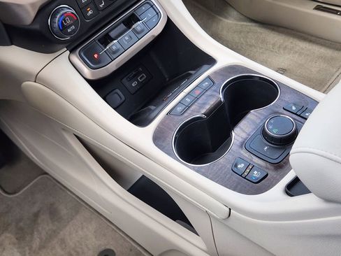 Used 2022 GMC Acadia Denali FWD image 20
