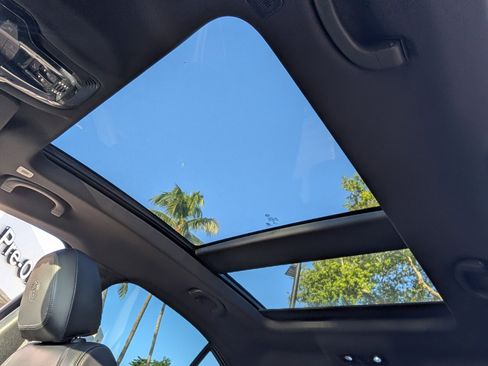 Used 2023 Alfa Romeo Stelvio Estrema image 25