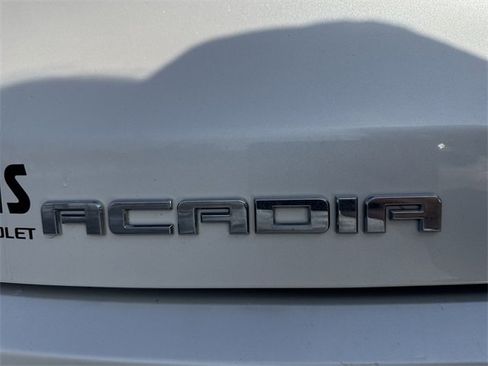 Certified 2017 GMC Acadia Denali w/ Technology Package image 32