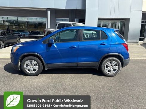 Used 2015 Chevrolet Trax LS w/ LPO, Cargo Package FWD image 5