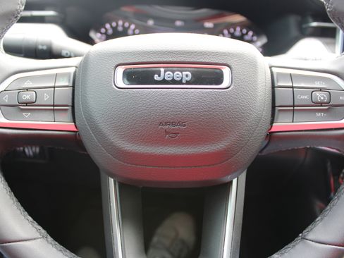 Used 2024 Jeep Compass Latitude AWD/4WD image 17