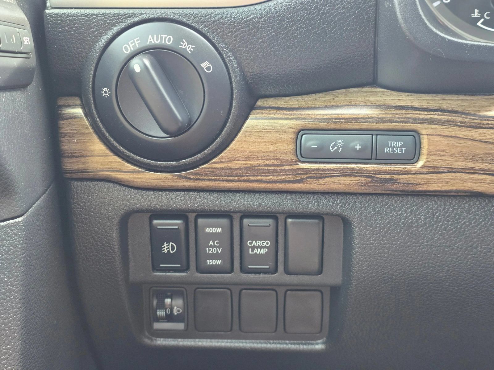 Used 2016 Nissan Titan SL AWD/4WD image 25
