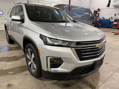 Used 2022 Chevrolet Traverse LT w/ LT Premium Package image 1