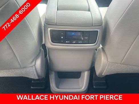 Used 2019 Toyota Highlander Plus AWD/4WD image 19