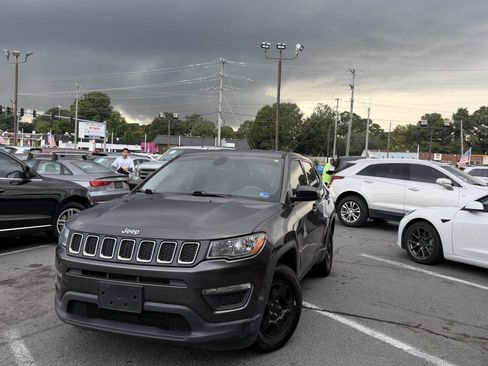 Used 2020 Jeep Compass Sport FWD image 3